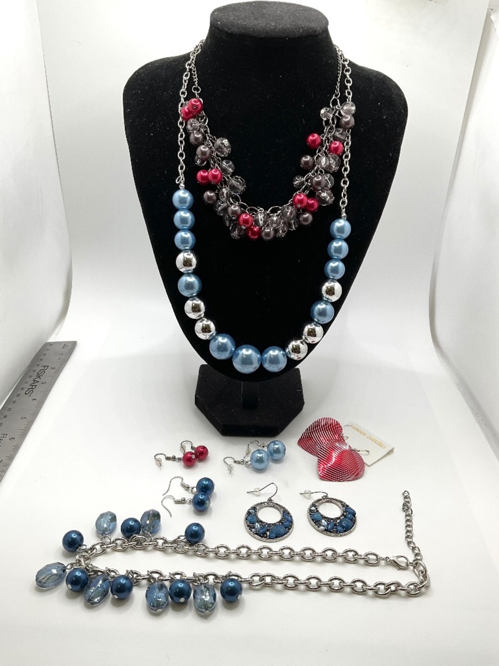 Unbranded Costume jewelry Red Blue